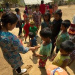 Khaikhy, Finally rozdaje cukierki