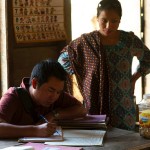 Val zbiera materialy w szkole w Lopu