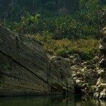 Chhura / Saphao stones, submarine po lewej