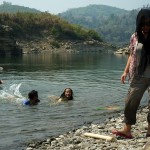 Chhura / Saphao stones, kapiel w rzece